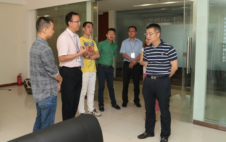 重庆市渝北区人民政府相关领导莅临云南芒果体育集团考察，双方将于近日签订投资合同，芒果体育集团将在重庆投资设立控股子公司-重庆芒果体育网络信息技术有限公司，并建立200人规模的专业技术研发基地，此后将大大增强芒果体育技术研发实力和公司综合优势